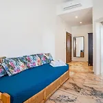 Lovely Apartment X5 W/ Terrace & Private Parking