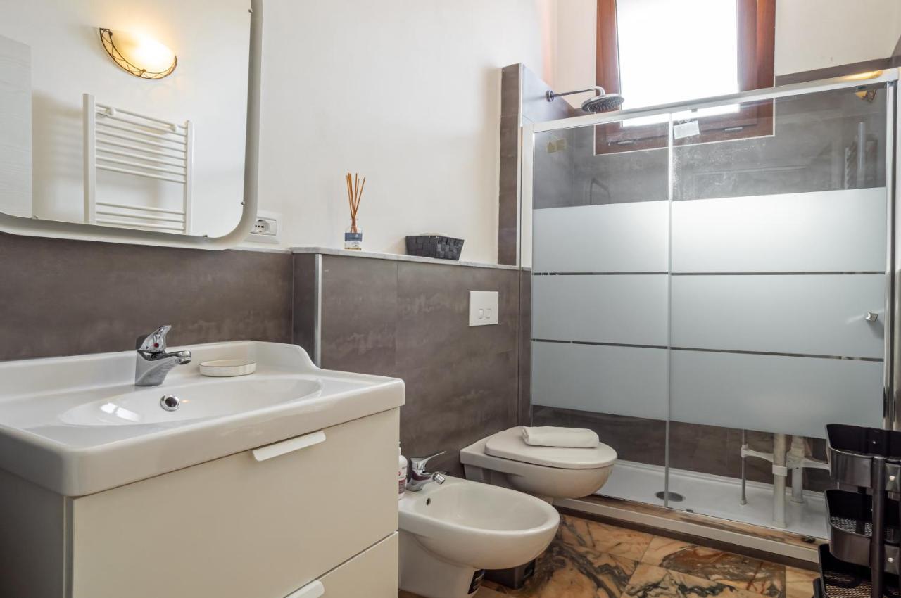 Lovely X5 W/ Terrace & Private Parking Appartamento La Spezia